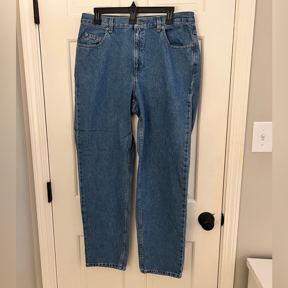 Liz Claiborne Denim - ⭐️Host Pick⭐️ Liz Claiborne Classic Blue Jeans size 14R
